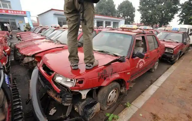 车子报废之后卖废铁能赚多少钱？这合法吗？会有什么后果？